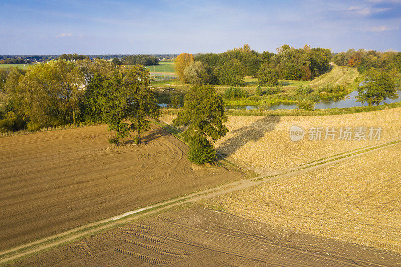 田园诗般的乡村，从空中俯瞰Opole西里西亚和Mala Panew河